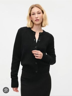 GAP Black CashSoft Cropped Button Cardigan